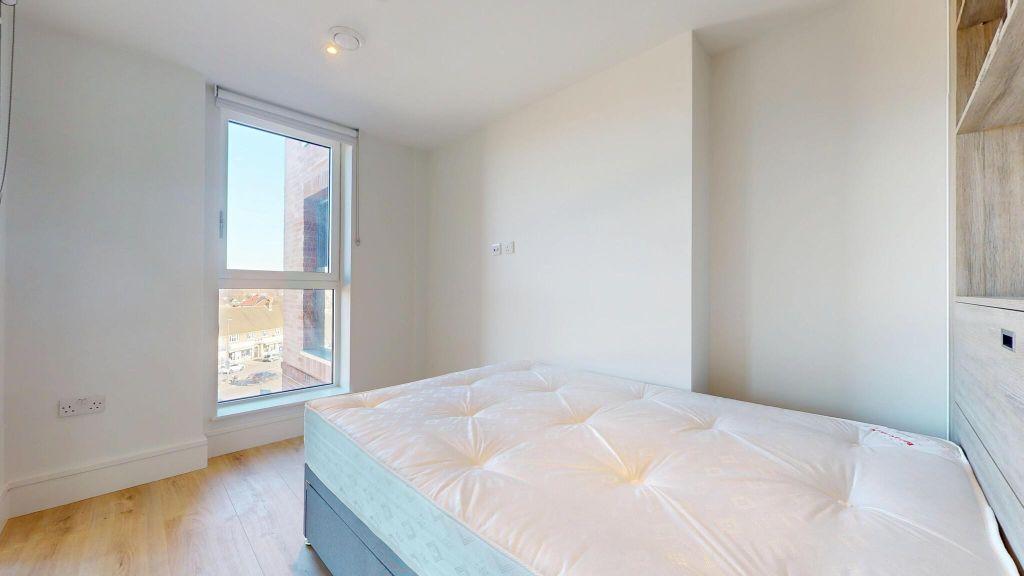 Property photo 3 of 24 Bedroom