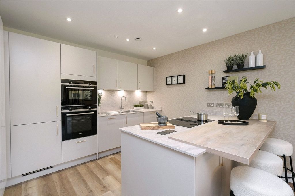 Property photo 3 of 21 Kitchen/Dining