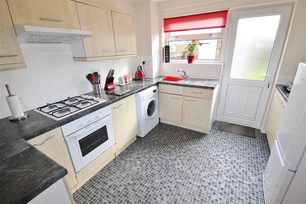 Property photo 3 of 9 Kitchen
