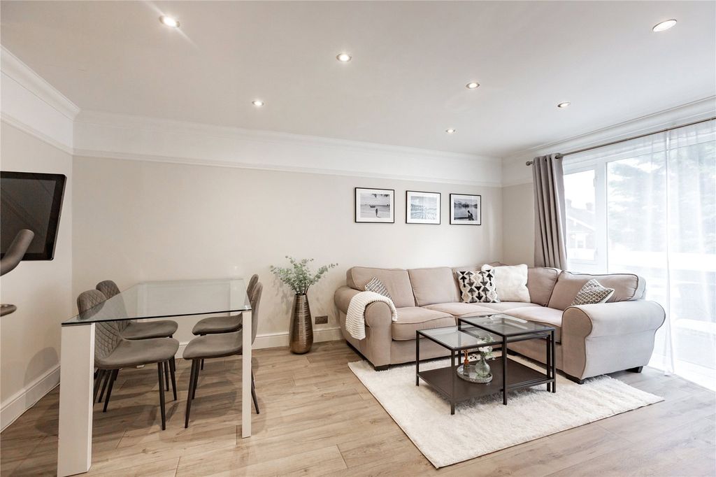 Property photo 2 of 11 Lounge/Diner