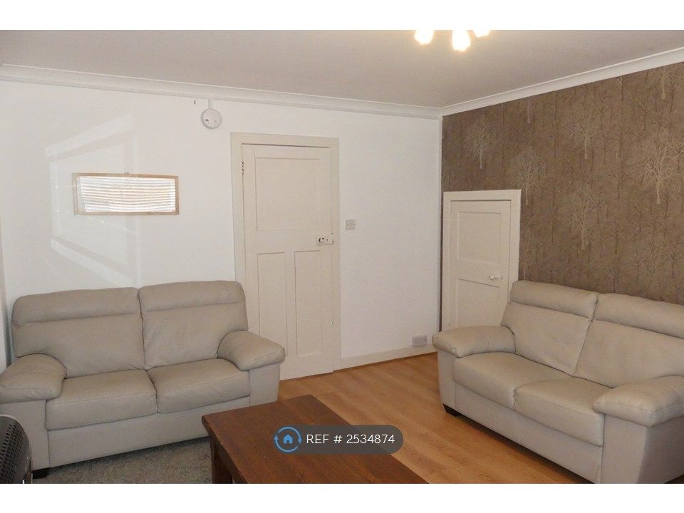 Property photo 2 of 13 Lounge