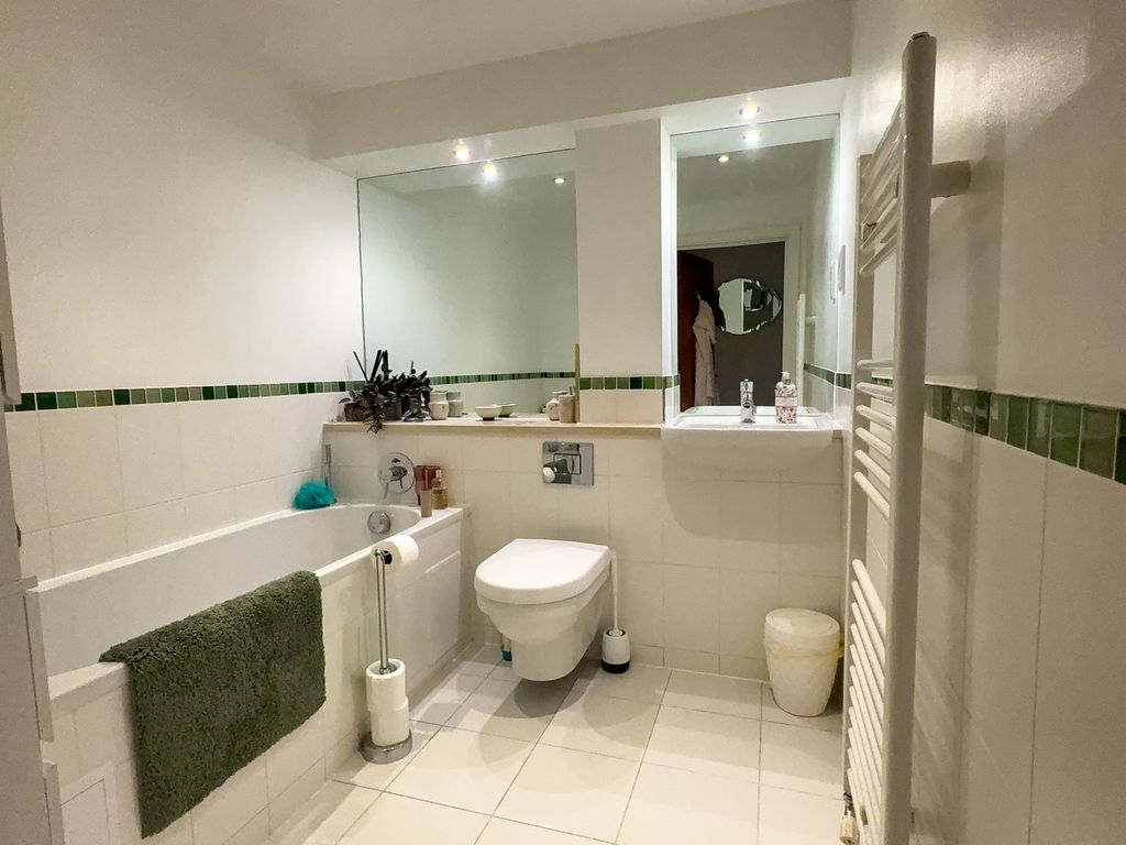 Additional image 6 of 2 bed flat for saleLove Lane, Shaw, Newbury RG14