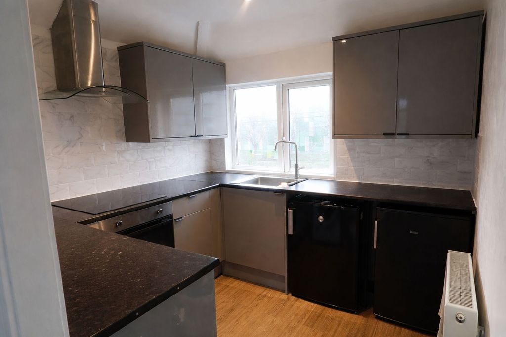 Property photo 3 of 5 Kitchen