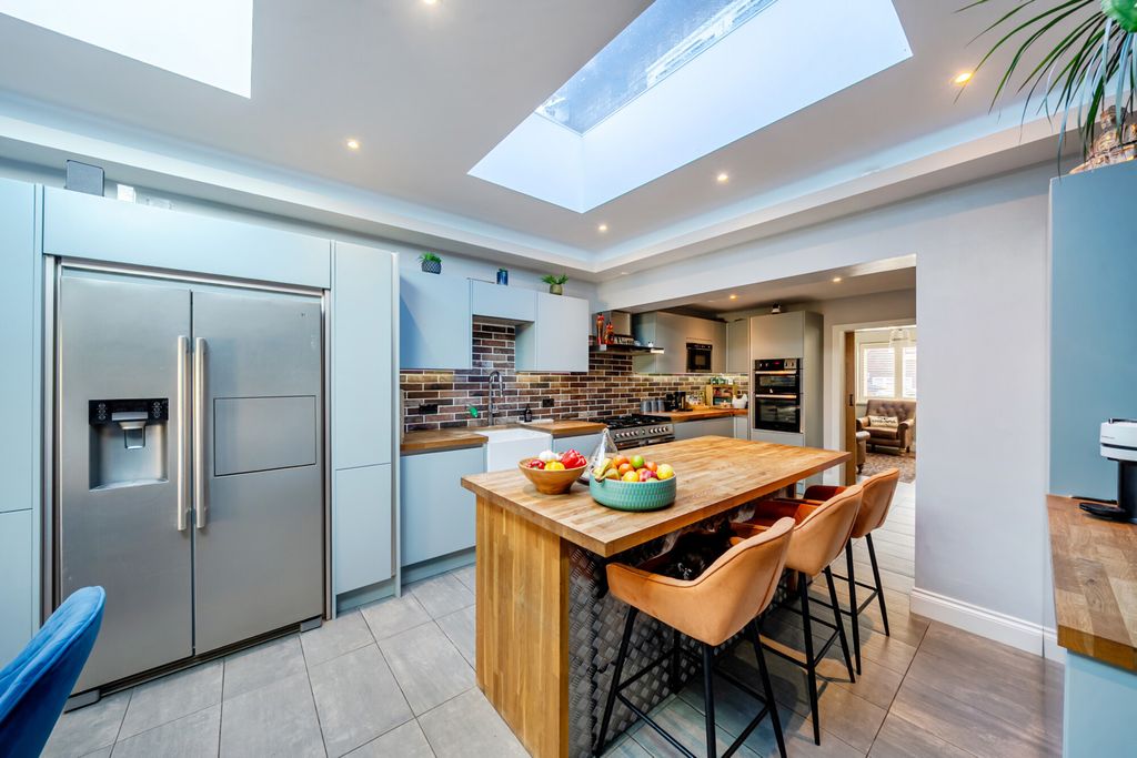 Property photo 2 of 20 1537714-7-6Ad9d91...