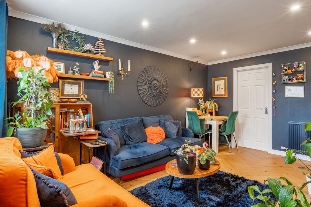 Property photo 2 of 28