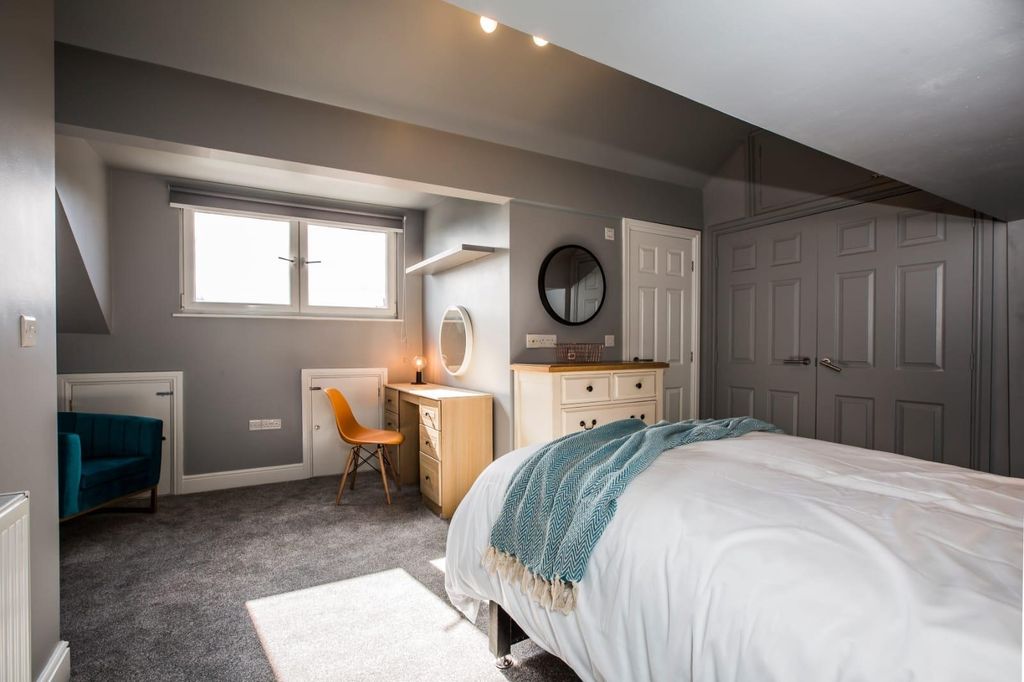 Property photo 2 of 15 Room 4