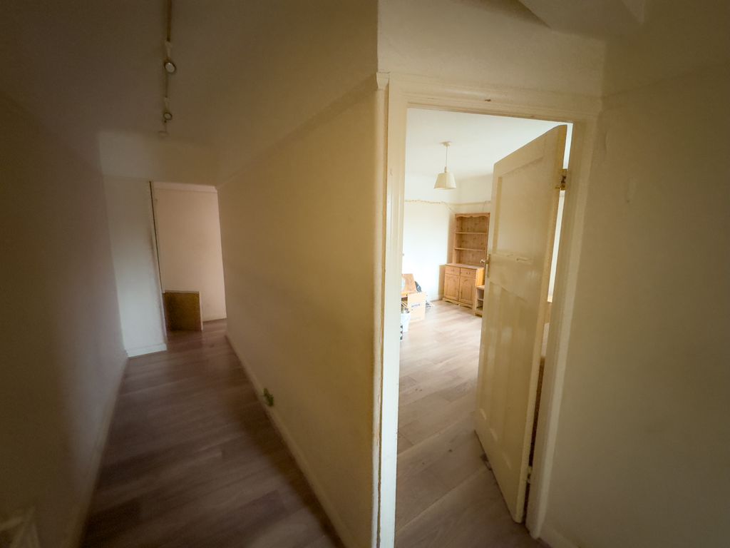 Property photo 2 of 7 Hallway