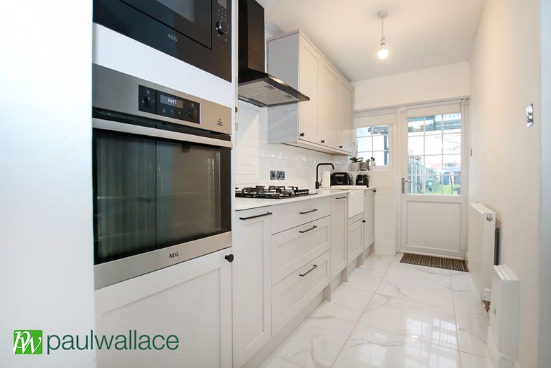 Property photo 3 of 11 Kitchen