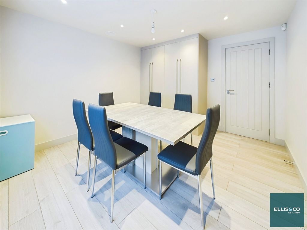 Property photo 3 of 11 Picture No. 67