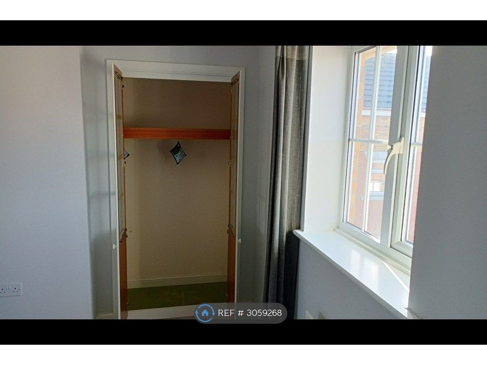 Property photo 3 of 11 Double Room With Ensuire