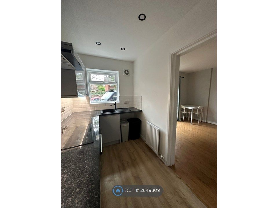 Property photo 2 of 11 Kitchen