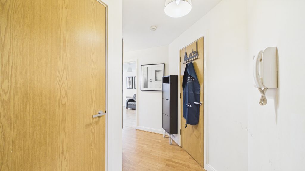 Property photo 3 of 13 Entrance Hallway 1