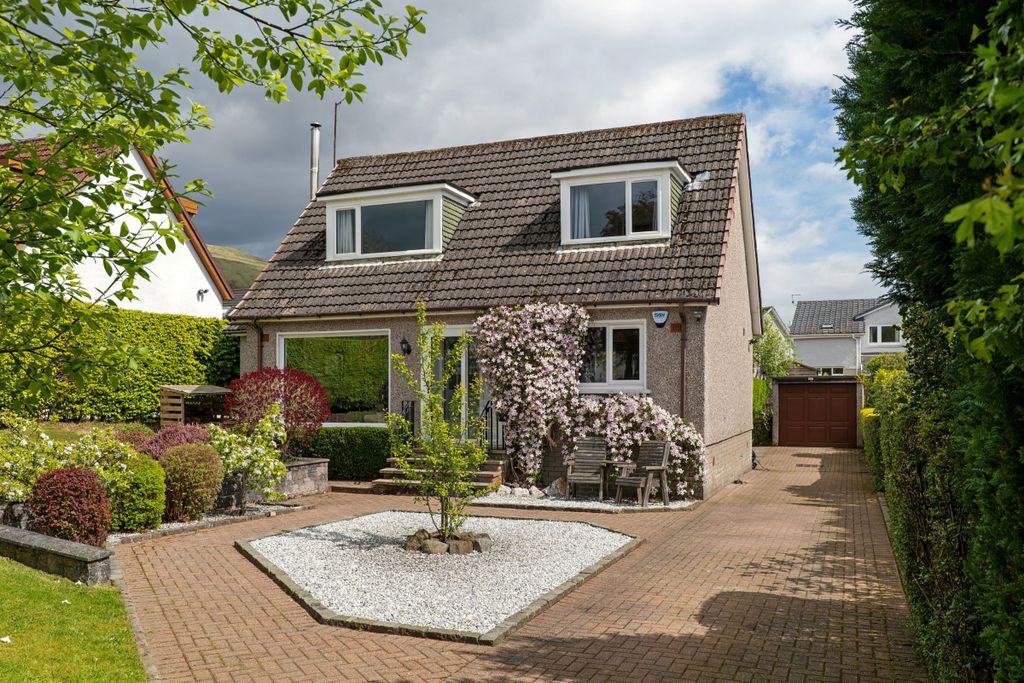 Property photo 2 of 44