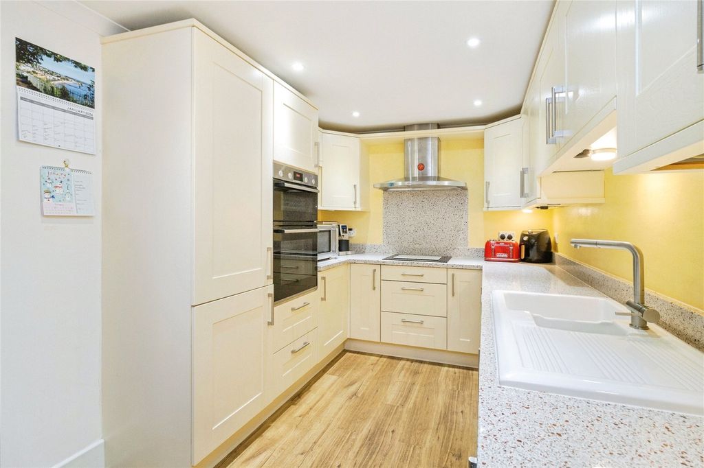 Property photo 3 of 27 Picture No. 12