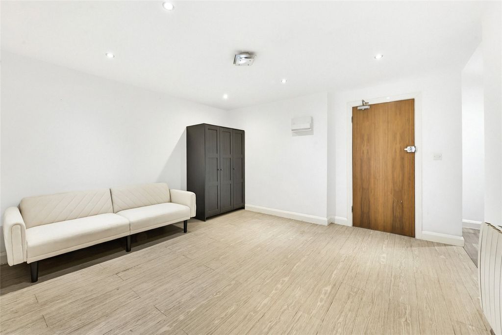 Property photo 3 of 7 Picture No. 05