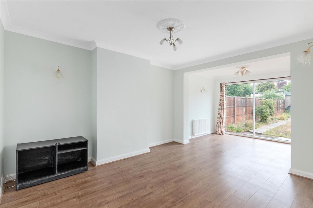 Property photo 2 of 12 Camborne Road