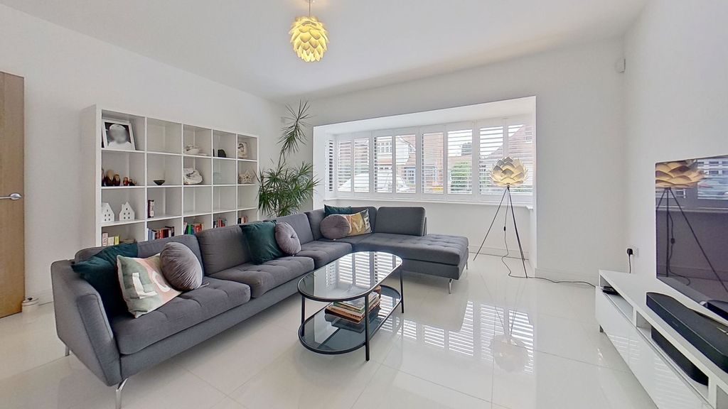 Property photo 3 of 34