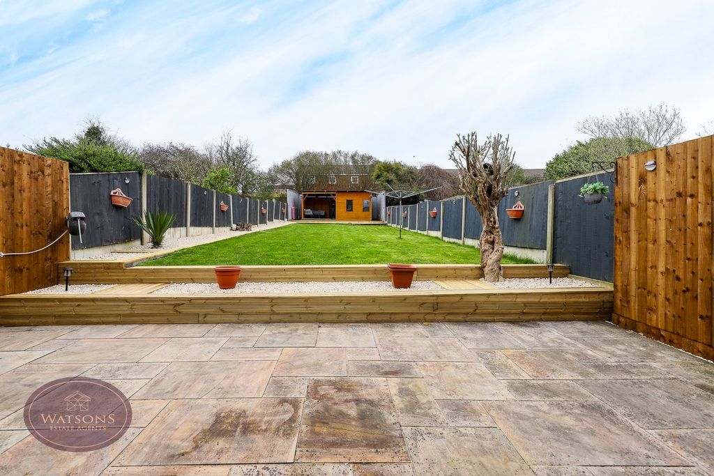 Property photo 2 of 25