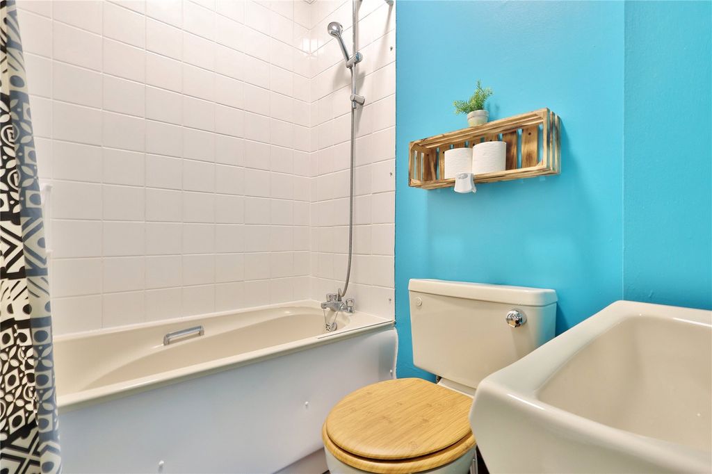 Additional image 6 of 1 bed flat for saleBroomhall Road, Woking, Surrey GU21