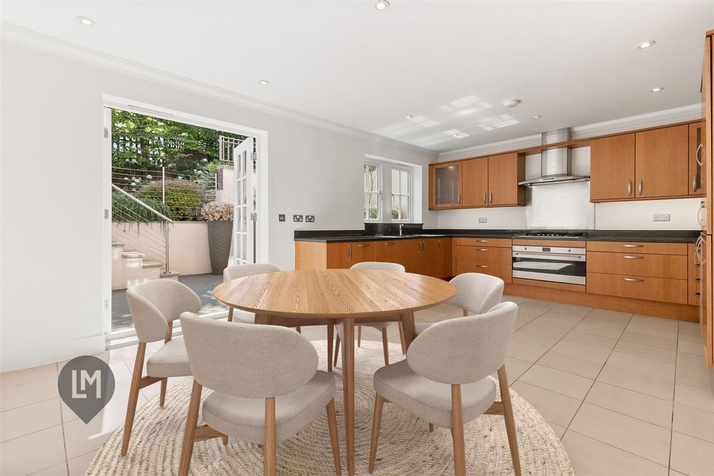 Property photo 3 of 12 Kitchen/Dining Room