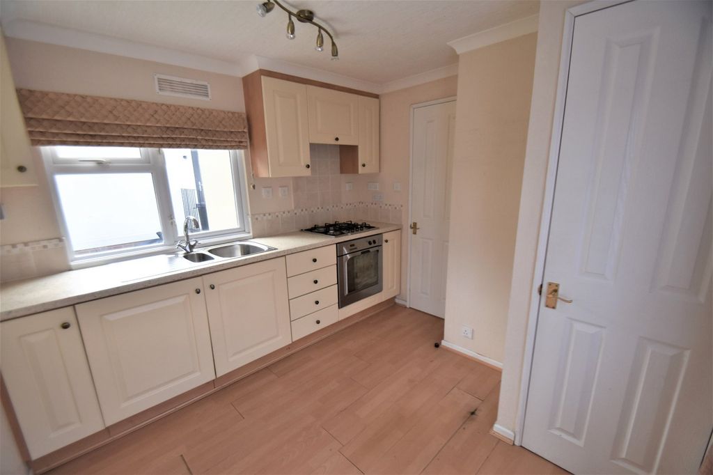 Property photo 2 of 16 Kitchen