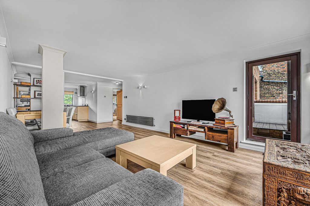 Property photo 2 of 13 Image