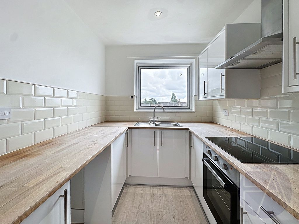 Property photo 3 of 15 4411184