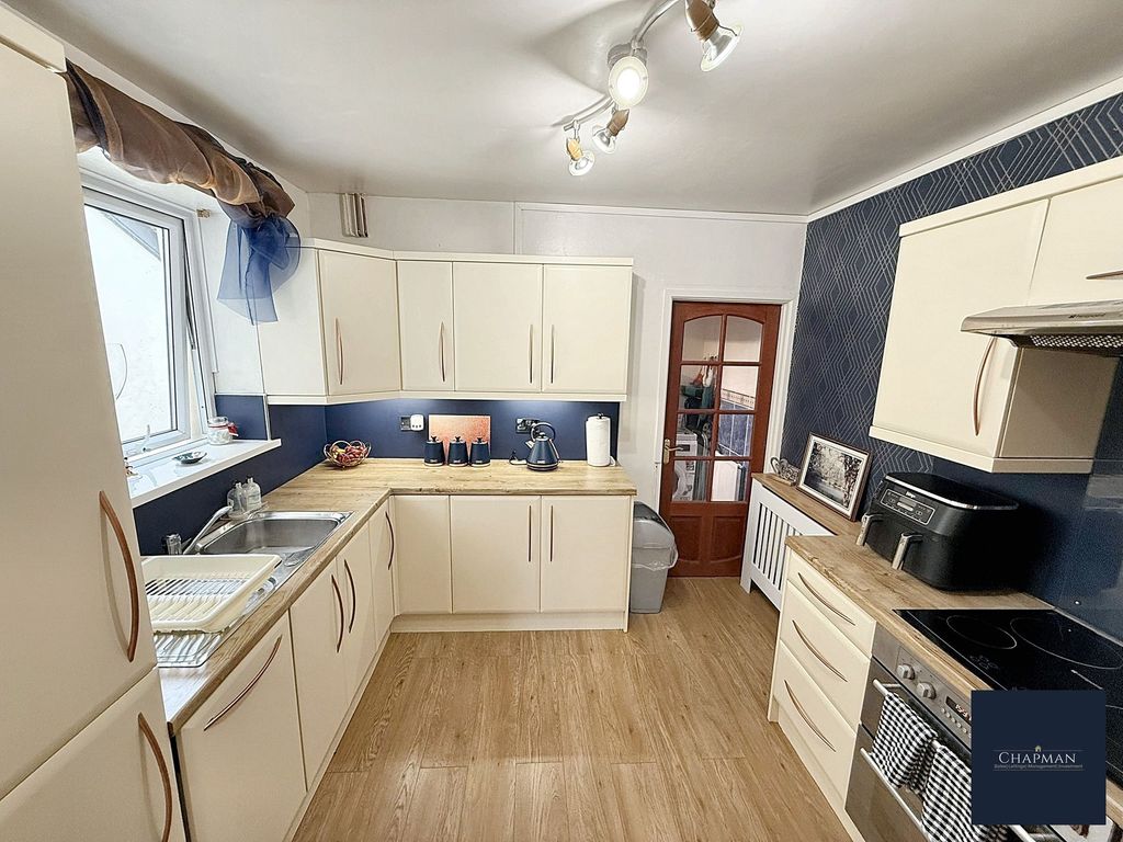 Property photo 3 of 27