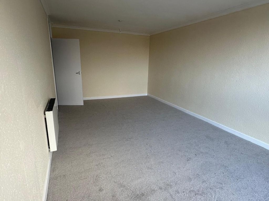 Property photo 2 of 12 Living Room