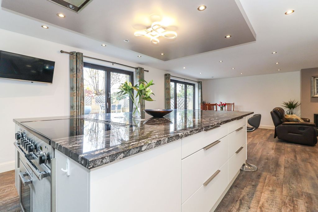 Property photo 3 of 34