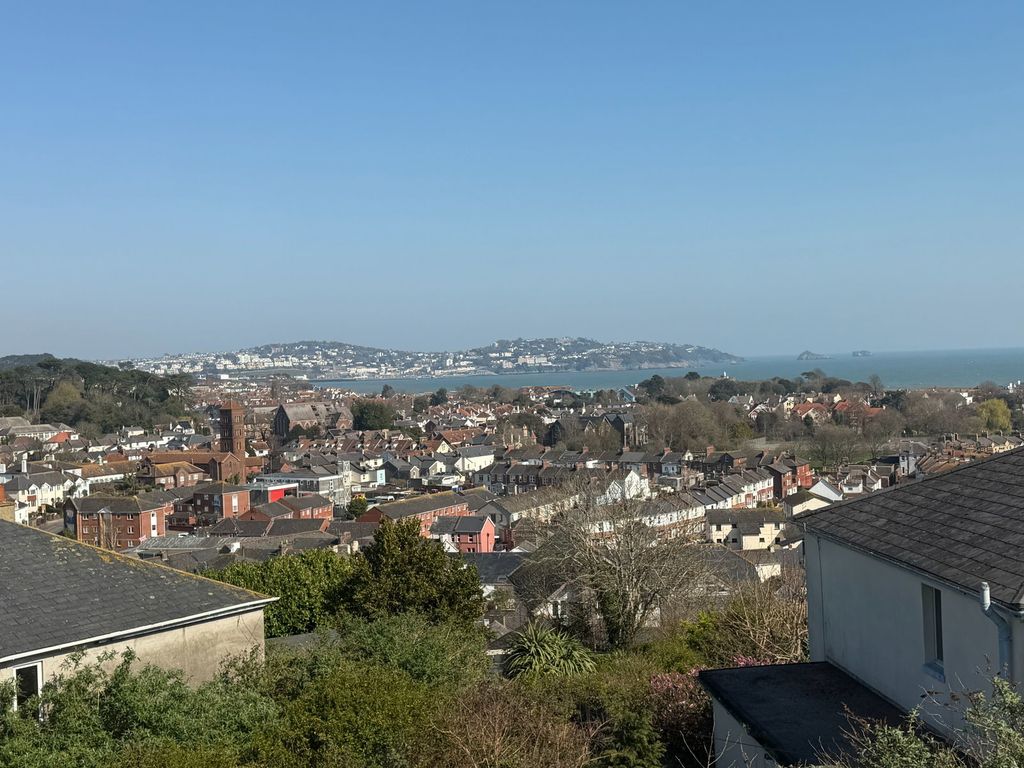 Property photo 2 of 39