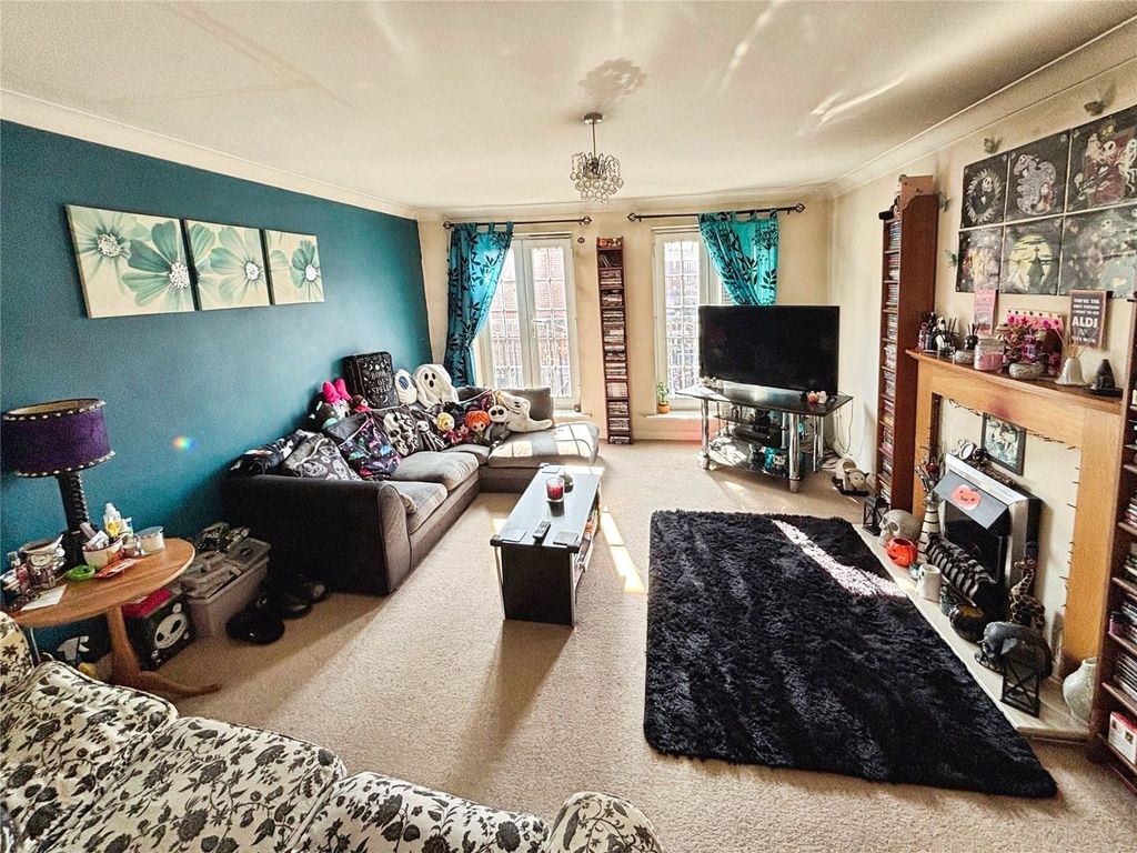 Property photo 2 of 10 Lounge