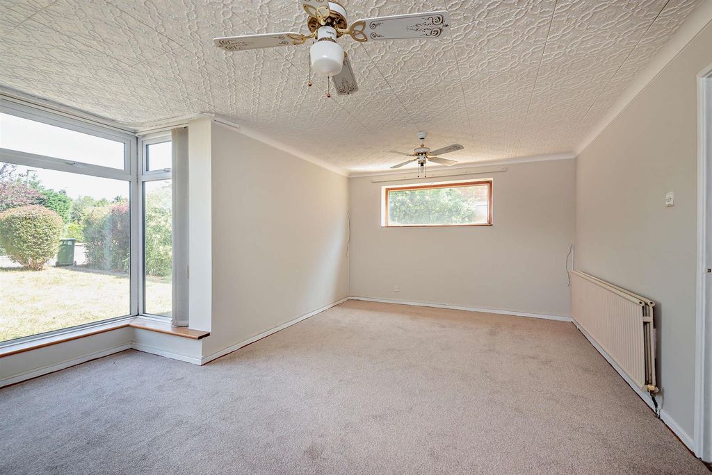 Property photo 3 of 14 8656745-Interior01-800.Jpg
