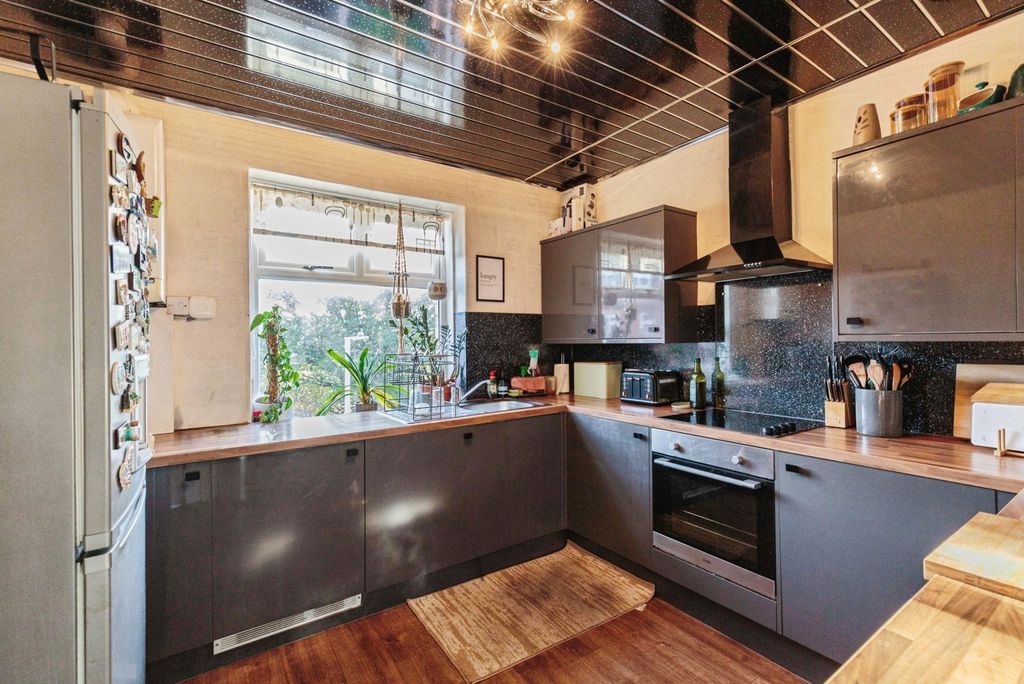 Property photo 3 of 12 Pbox-Img.Jpg