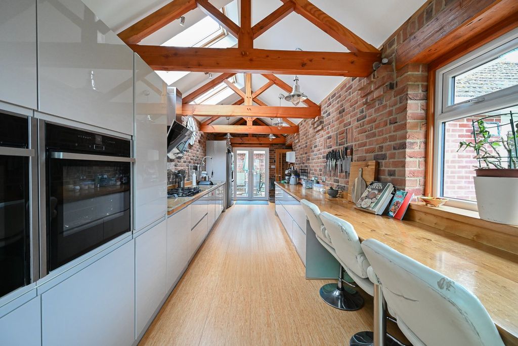 Property photo 2 of 14