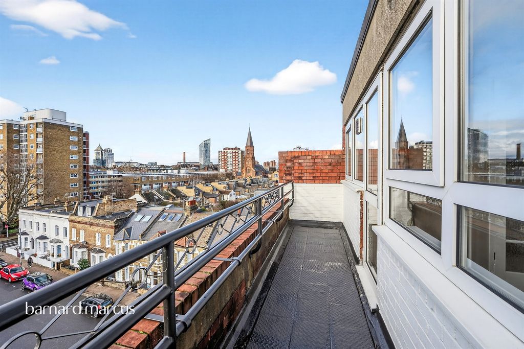 Property photo 3 of 10