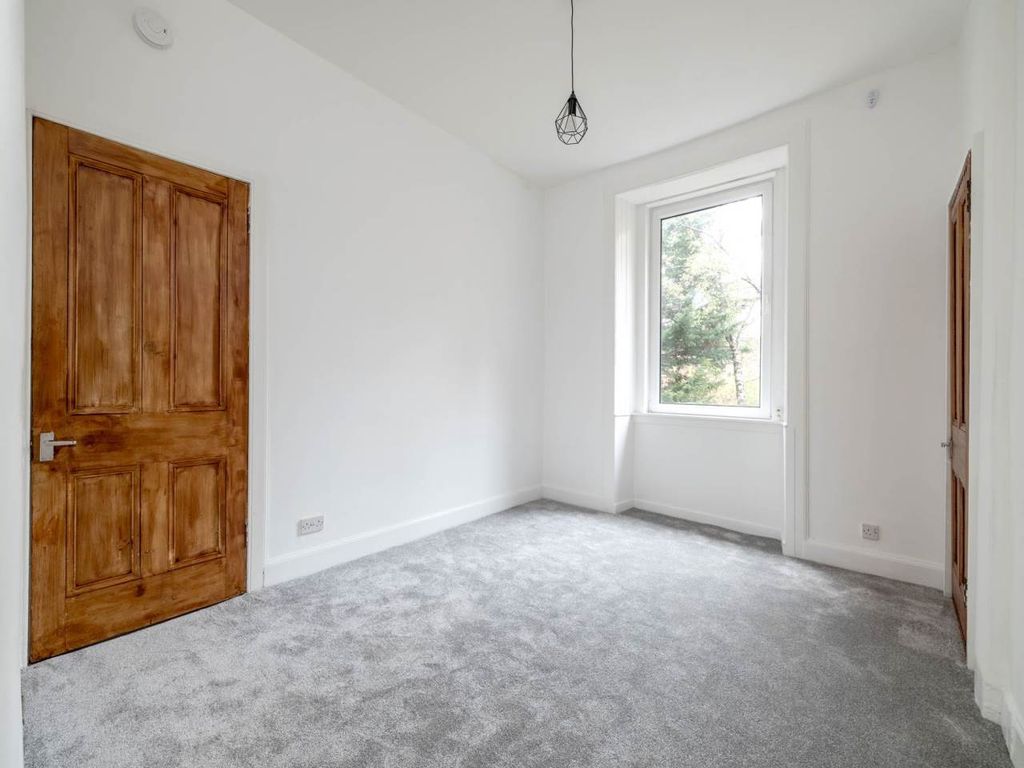 Property photo 2 of 10 76602_Downfieldplace_007