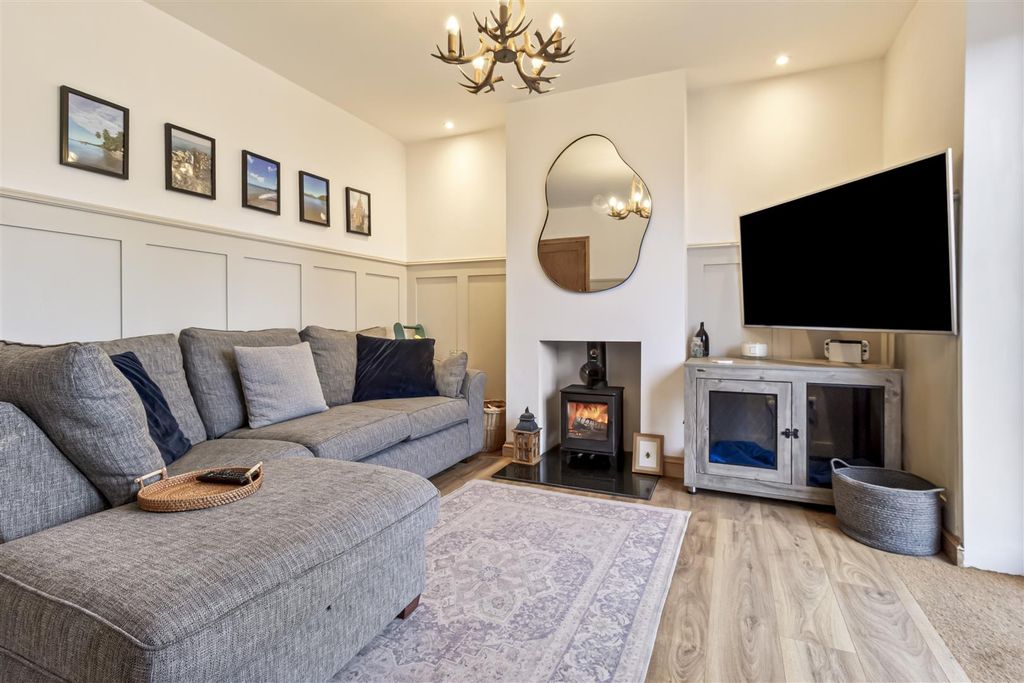 Property photo 2 of 23 12 A Becket Gardens-009.Jpg