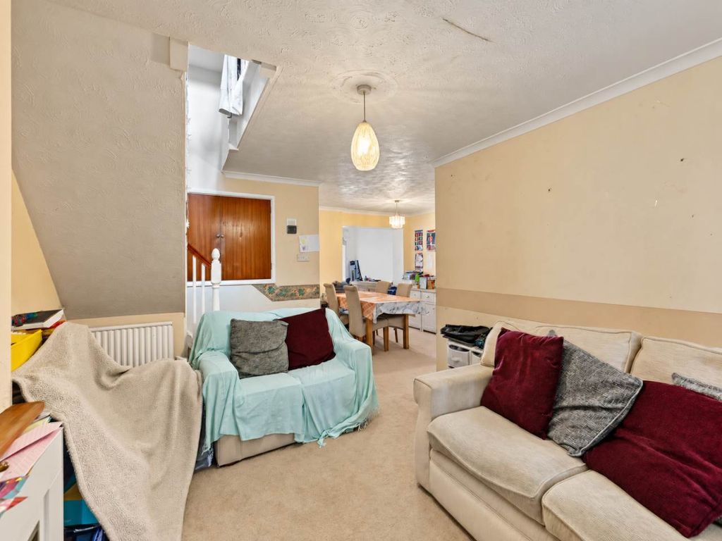 Property photo 2 of 16 04-Living-Room-Reverse