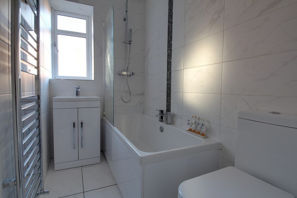 Property photo 3 of 15 Contemporary Bathroom