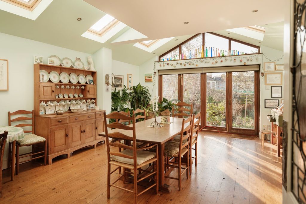 Property photo 3 of 28 Dining Room 3