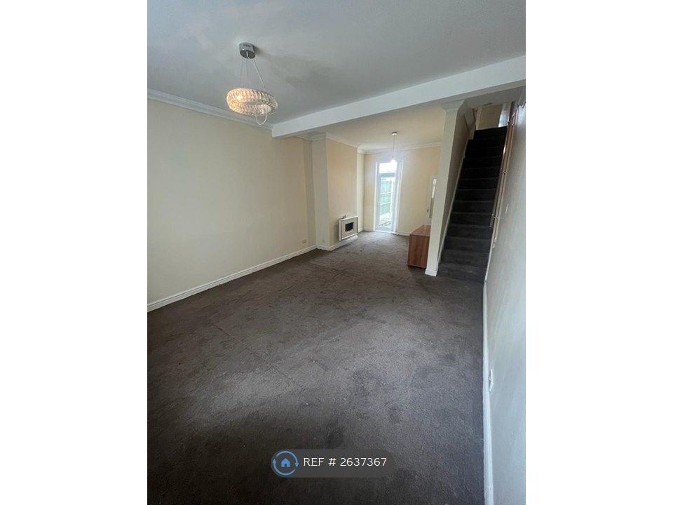 Property photo 2 of 7 Living Room