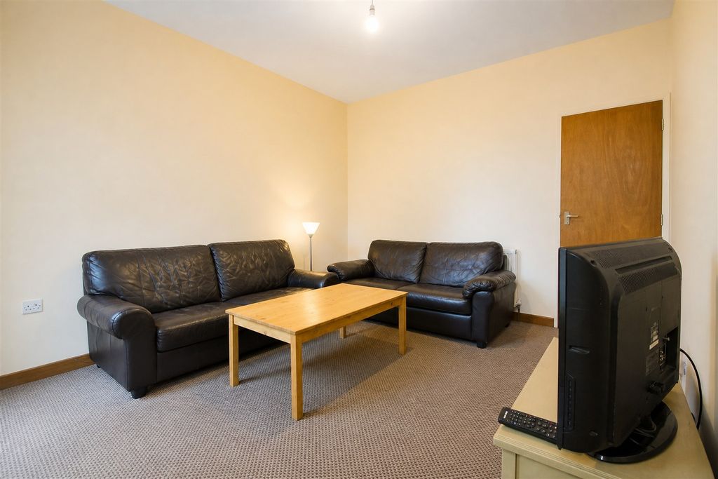 Property photo 1 of 12 Approach