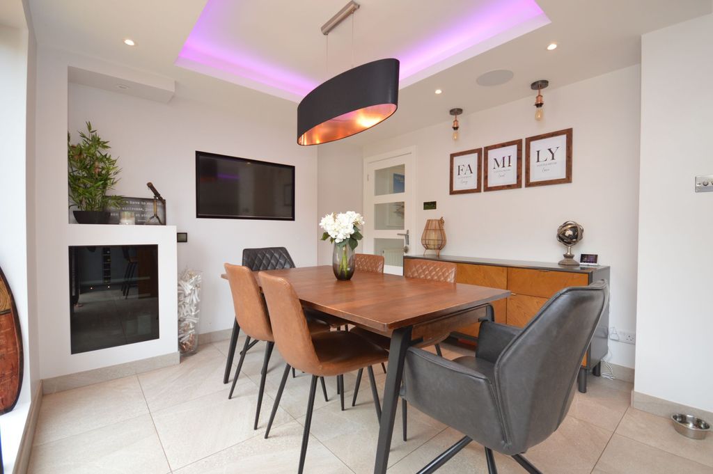 Property photo 3 of 31 Kitchen/Dining Room