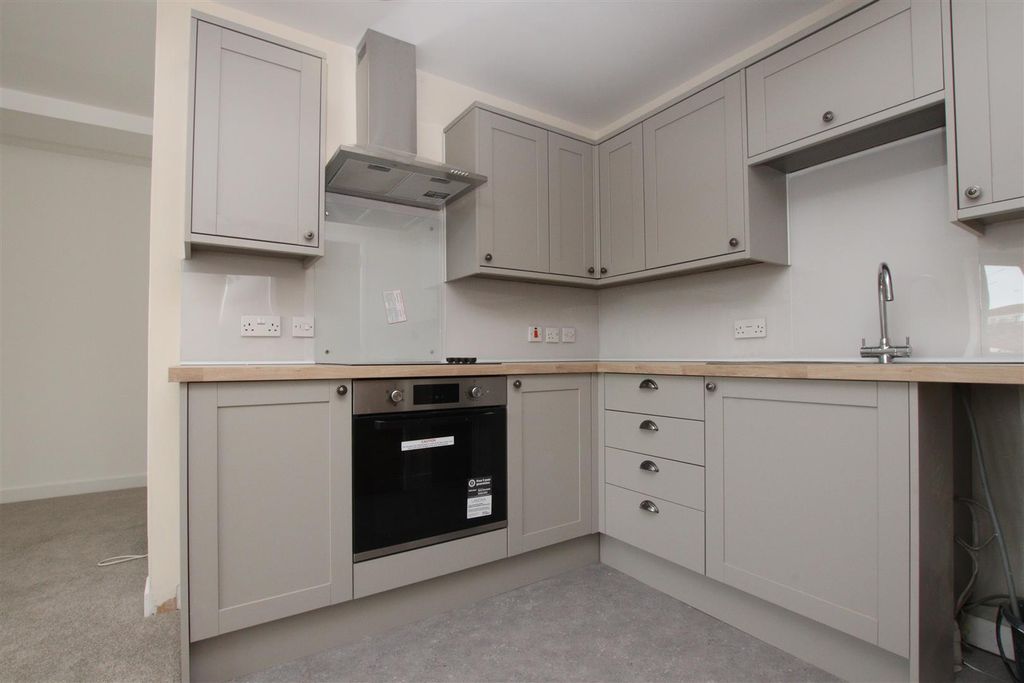 Property photo 3 of 6 Kitchen.Jpg