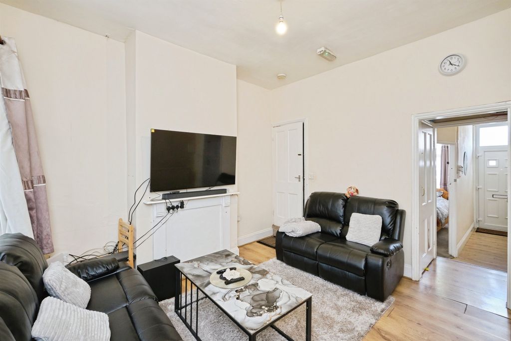 Property photo 2 of 17
