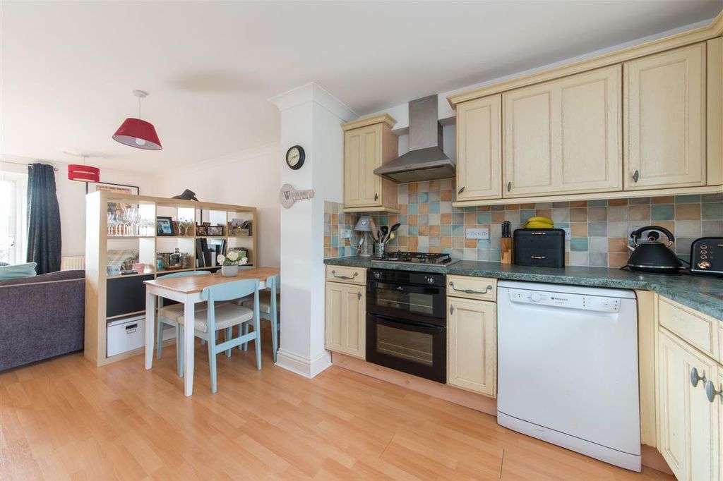 Property photo 3 of 14