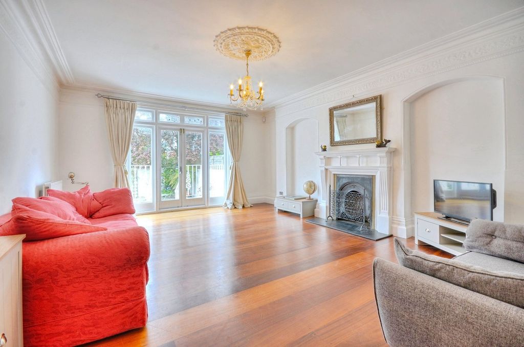 Property photo 2 of 35