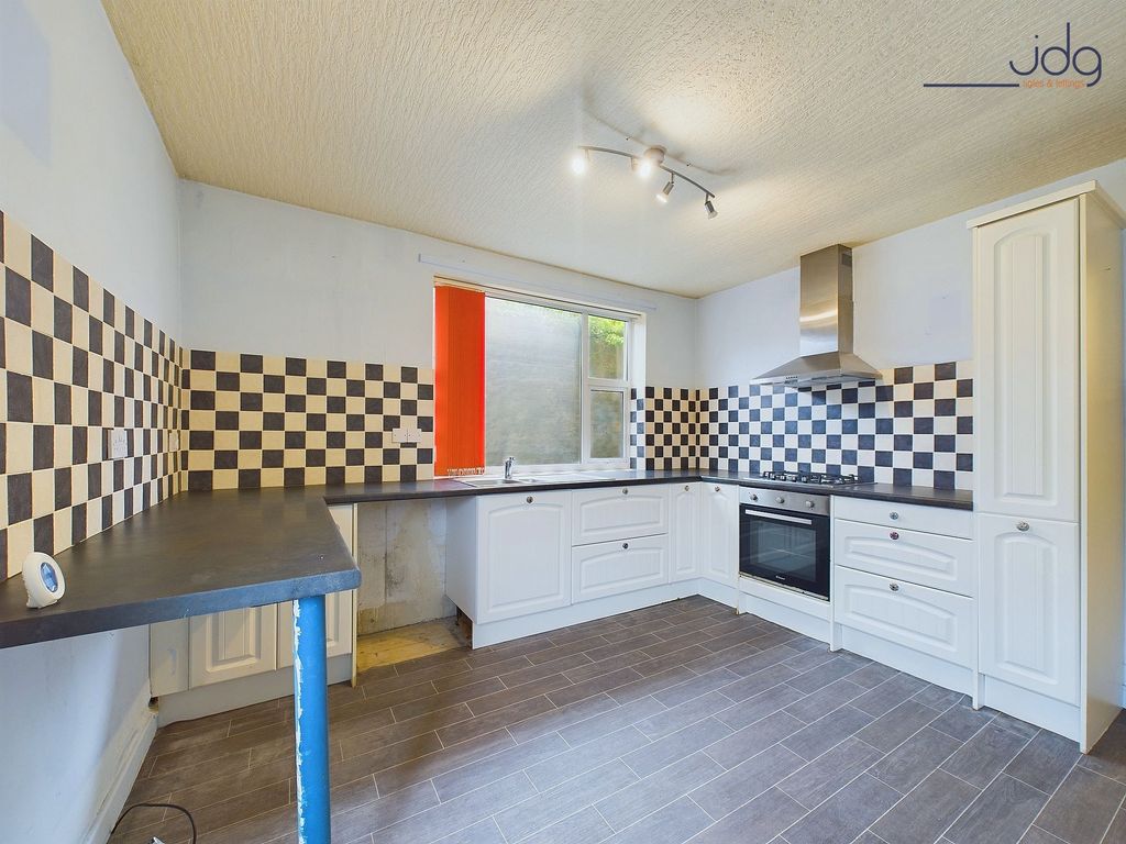 Property photo 2 of 7 Kitchen