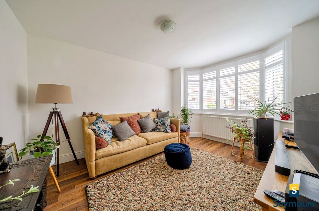 Property photo 2 of 21 Living Room